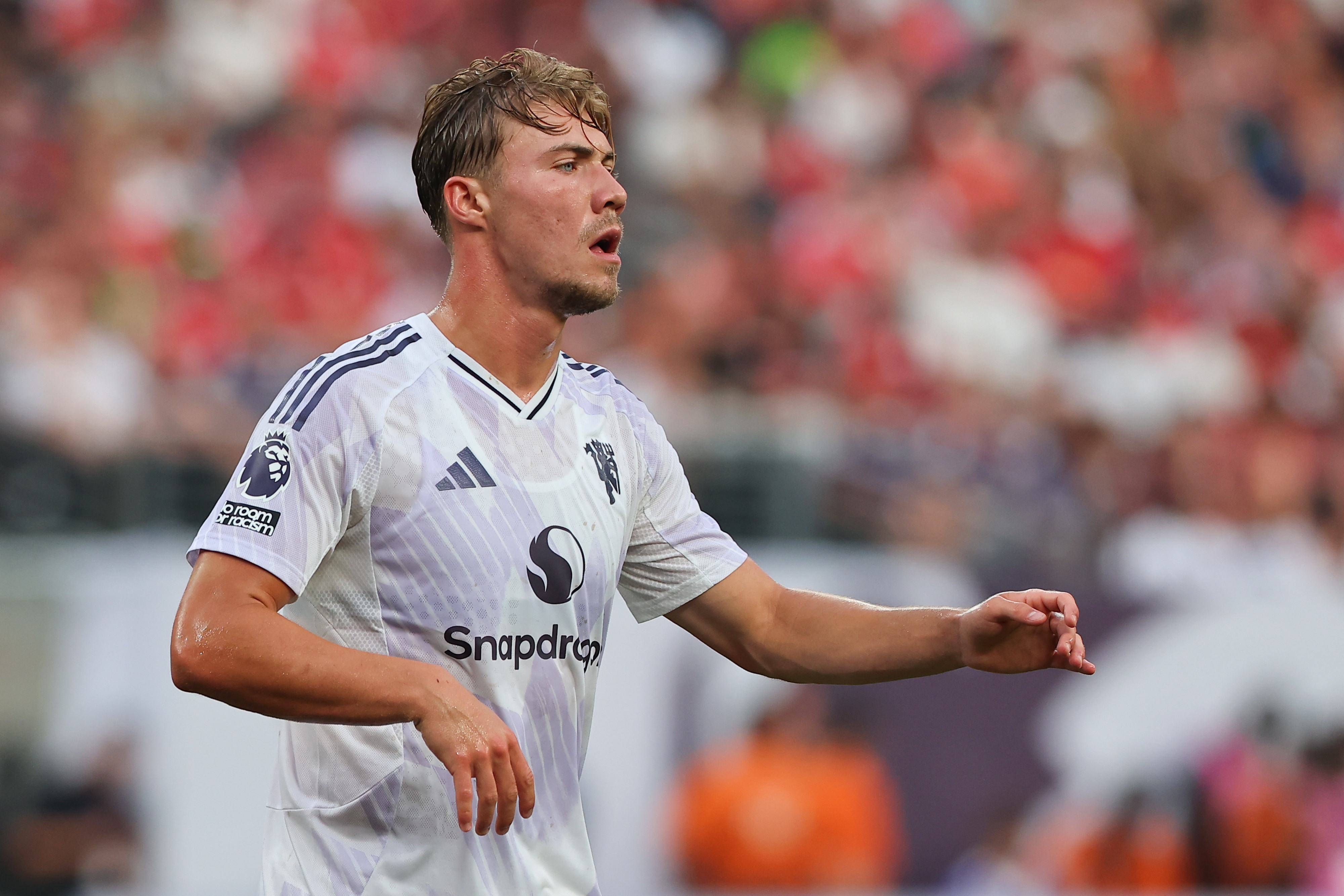 半岛体育网址-米兰总监：我们需要引进一名前锋，霍伊伦和DV9都在考虑范围