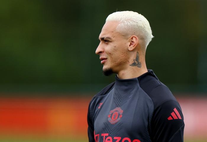 TA：曼联只考虑永久出售安东尼，夏窗最后一周将主要专注卖人