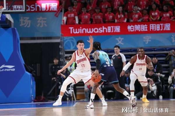 太离谱了！2米22中锋0分0助，仅抢了1个篮板，在场上竟然防自己人