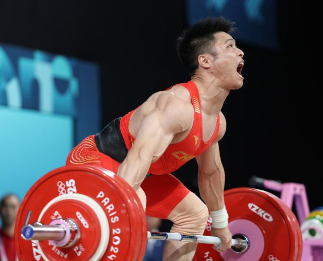 半岛体育-2024总结之举重：奥运赛场仍闪耀 整体优势在缩小