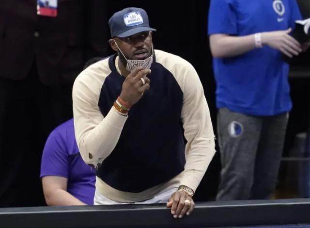 半岛体育官网-名记透露勒布朗复出时间 皇帝最快将在本周六归来